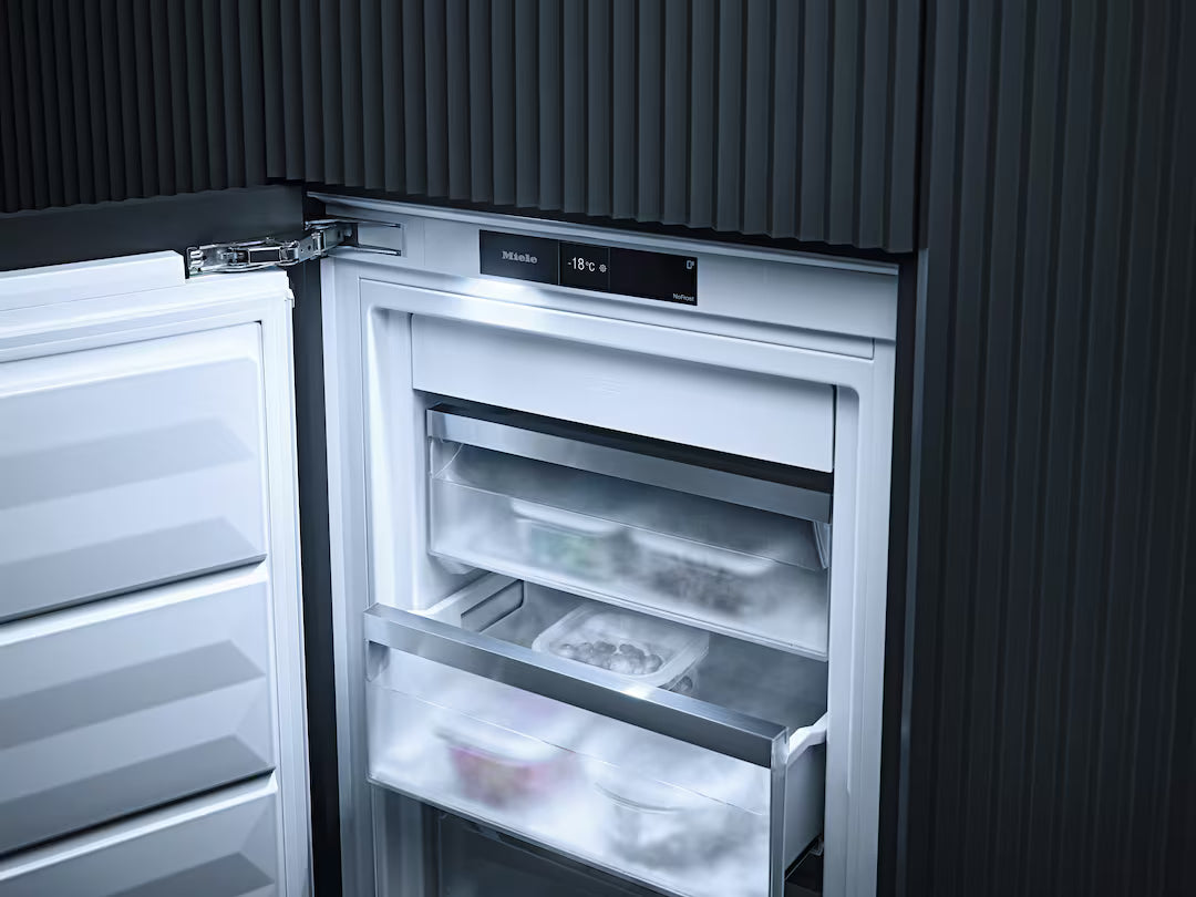 Congelator vertical incorporabil cu 6 sertare Miele Platinum FNS 7470 D
