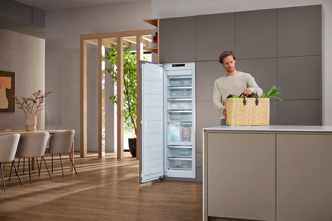 Congelator vertical incorporabil cu 8 sertare Miele Diamond FNS 7794 D L