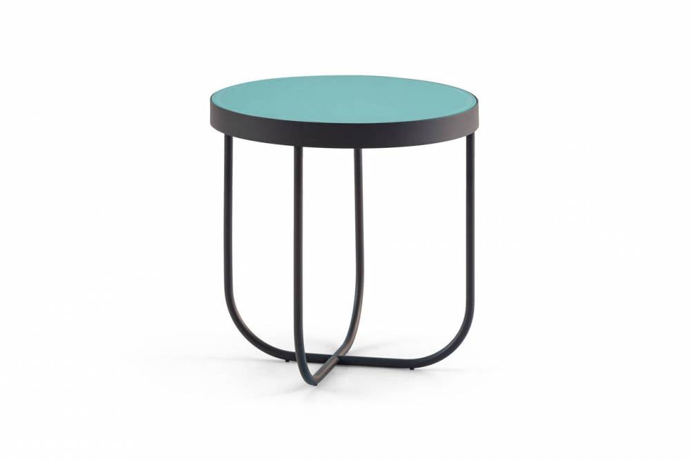 Masuta de cafea Ring , Case