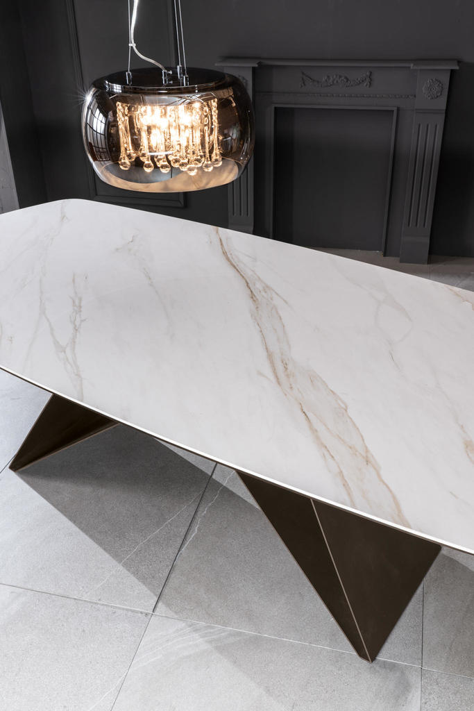 Masa de dining Thanos